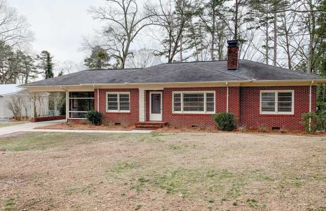 City of Gainesville, cozy brick ranch avl. 4/25 photos photos