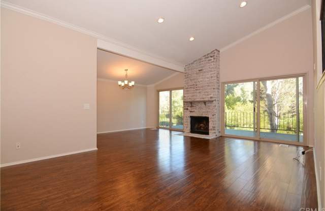 2313 E Curtis Court Gallery 4
