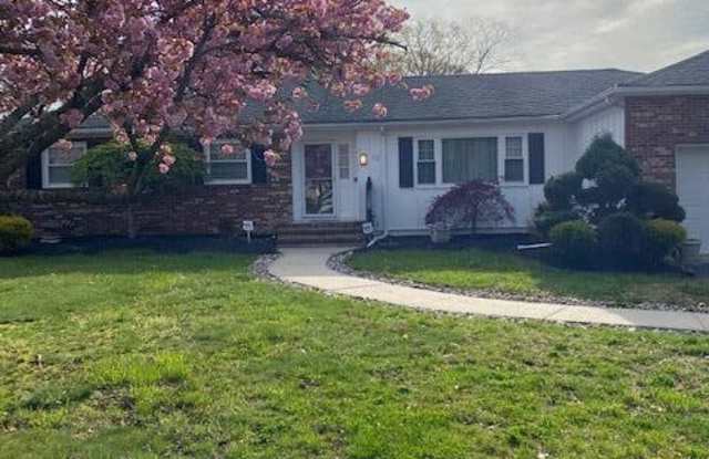 82 Whalepond Road - 82 Whalepond Road, West Long Branch, NJ 07764