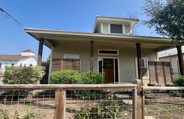 3/2 Single Story Conveniently Located to Downtown  the Pearl ~ Move in Ready! photos photos