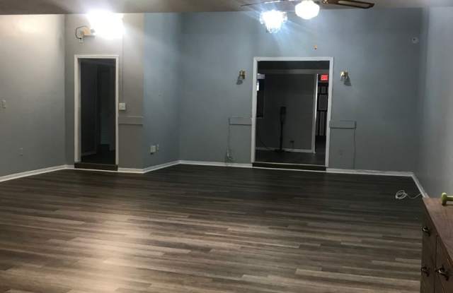 Large 6BR/4.5BA home in a great location close to the University of Florida, Shands, and Butler Plaza - 3207 Southwest 42nd Place, Gainesville, FL 32608