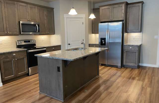 GORGEOUS 3 BED/2 BATH OPEN CONCEPT HOME IN RIDGEFIELD!!! photos photos