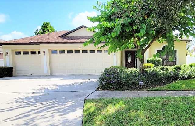 Beautiful 3/2 Corner Lot with 3 Car Garage - 7112 Spindle Tree Lane, Progress Village, FL 33578