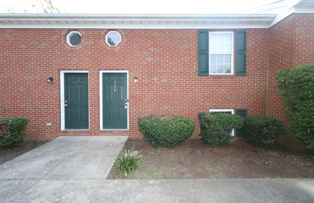 320 Lakeview Drive Gallery 1
