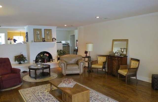 2501 Kimberly Lane Gallery 2