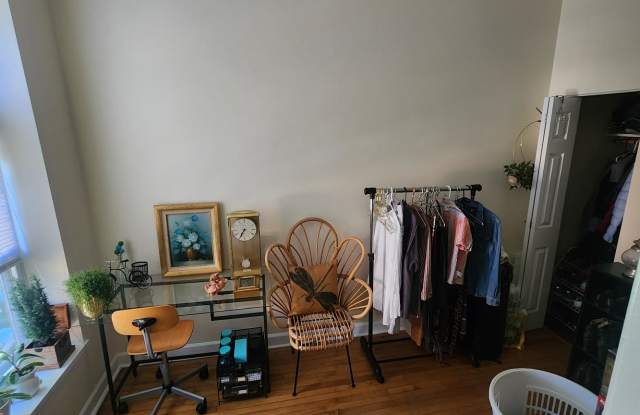 1116 N Rockwell St Gallery 3