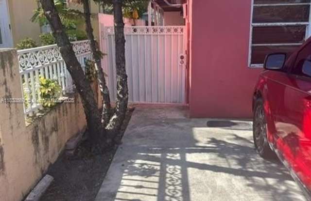 541 E 16th St photos photos