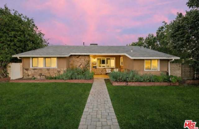 5208 Woodman Ave. photos photos