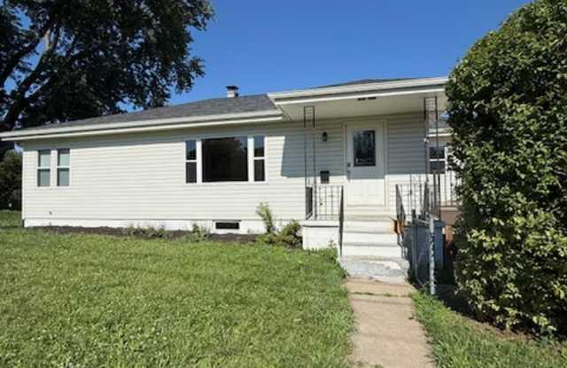 Charming Hanscom Park Living Near Historic Field Club photos photos
