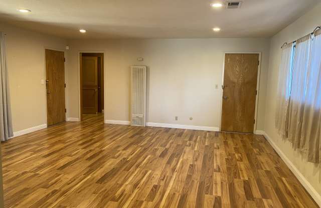 1927 Benton St Gallery 4