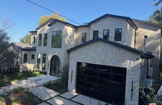 4000 Ballina Dr photos photos