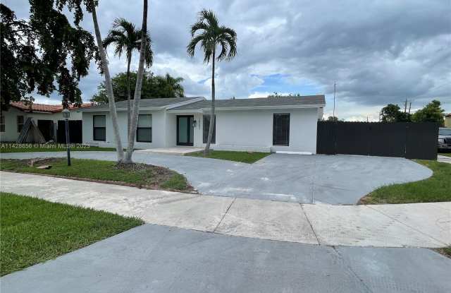 10201 Sw 27th St - 10201 Southwest 27th Street, University Park, FL 33165