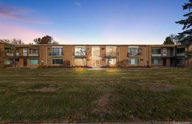 2859 E Maple Road photos photos