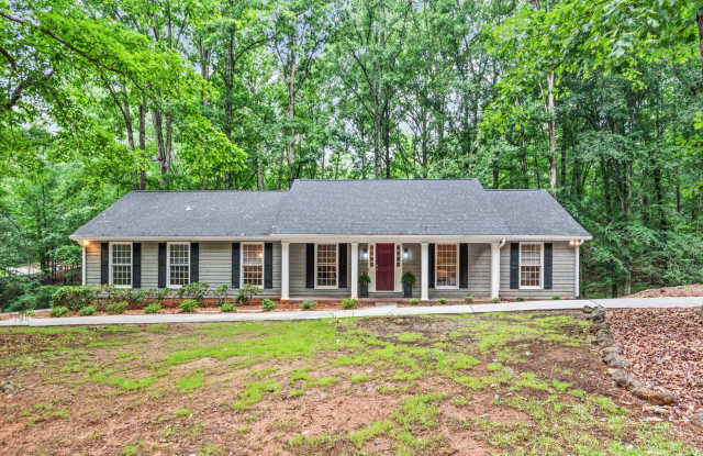 Prime Time Normal Town Living Home! photos photos