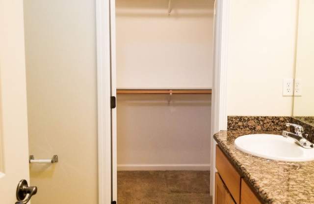 Clean 2 Bedroom. 2 bath apartment photos photos