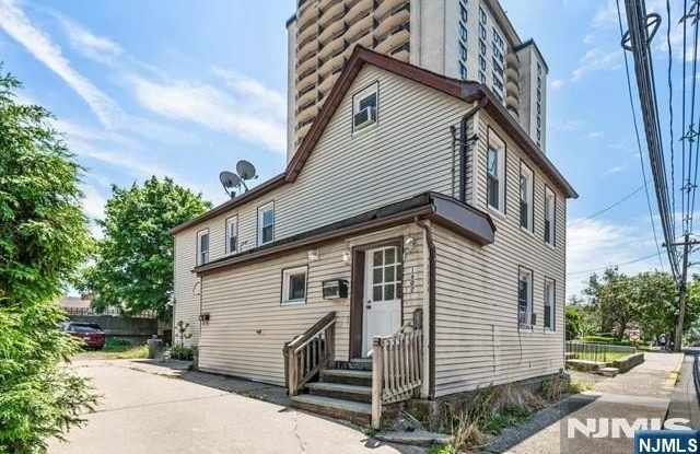 1602 Anderson Avenue Gallery 1
