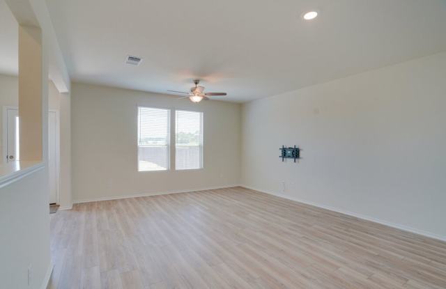 1109 Paradise Canyon Drive, Jarrell, TX 76537 Gallery 3