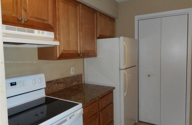733 Riverside Dr photos photos
