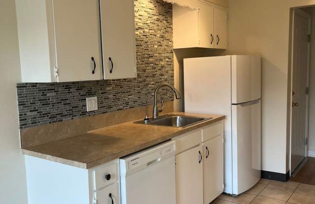 1 Bed • 1 Bath Downstairs Unit photos photos