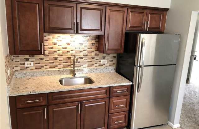 Charming 3-Bedroom Home with Private Yard in a Prime Location! Gallery 4