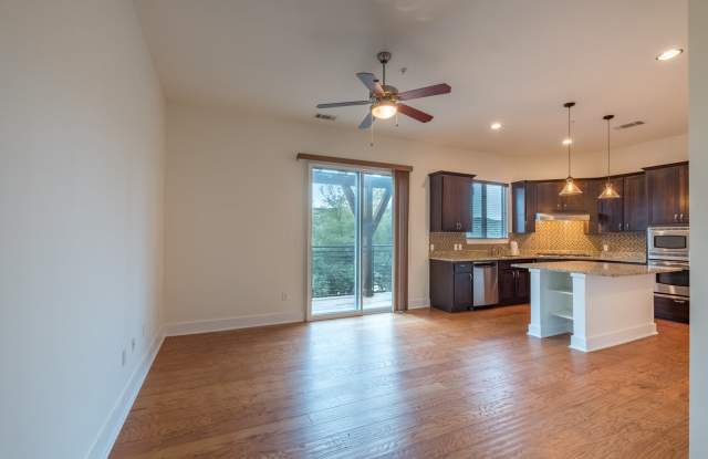 Beautiful 2 Bedroom, 2.5 Bath Townhome in Northwest Austin - 8110 Ranch Road 2222, Austin, TX 78730