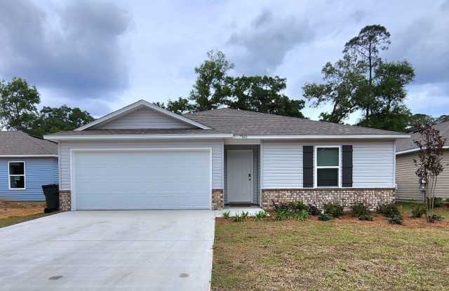 This attractive 3/2 Newer Home is situated in a prime location in Pensacola. photos photos