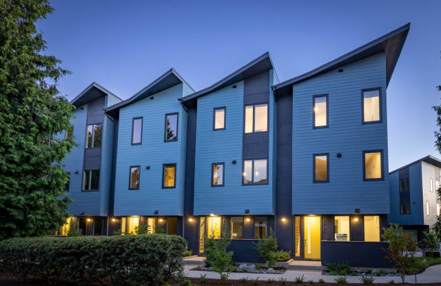 RIVERSIDE TOWNHOMES - Free Month - Winter Special Offer Available - 1732 Southeast Columbia River Drive, Vancouver, WA 98661