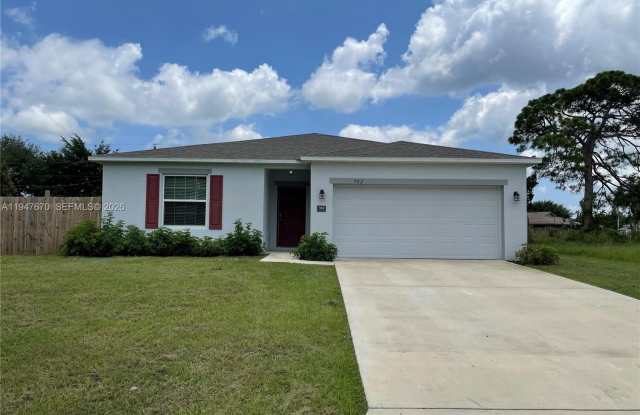 982 SW Commonwealth Rd photos photos