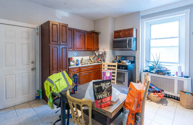Large One bedroom Melrose area Gallery 3