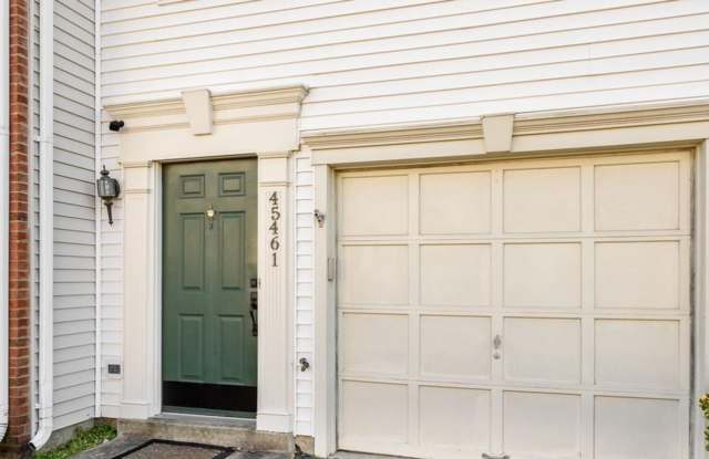 Welcome to 45461 Bluemont Junction Sq, Sterling, VA! Gallery 3