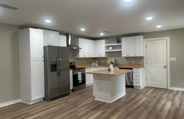 1804 Azure Drive Gallery 4