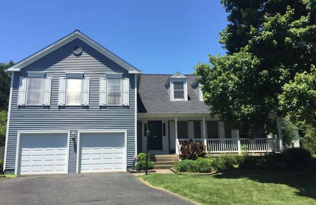 LARGE RENTAL HOME IN NORTH STAFFORD Gallery 1