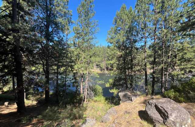 Stunning 3 Bed/ 2.5-Bath Home on the River with Mt. Bachelor Views - Riverbend Estates photos photos