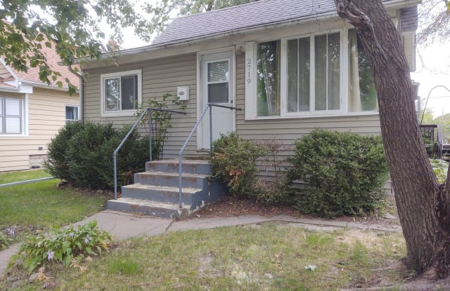 2719 13th Ave - 2719 13th Avenue, Moline, IL 61265