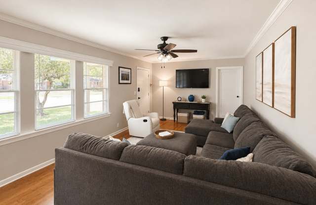 FULLY FURNISHED SHORT TERM RENTAL- LAWN SERVICE INCLUDED Gallery 3