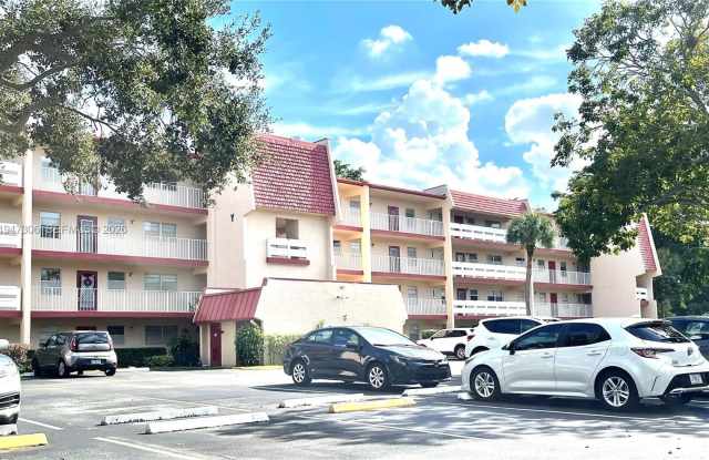 1015 Country Club Dr Gallery 3