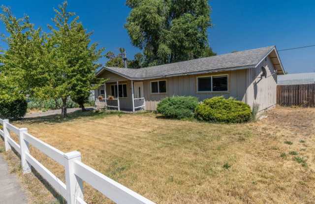 Cozy NE Bend Ranch Style Home! 2640 NE Harvey photos photos Cozy NE Bend Ranch Style Home! 2640 NE Harvey photos photos