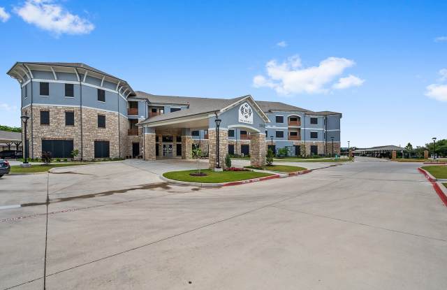 The Retreat at Grand Prairie - Senior Housing Gallery 2