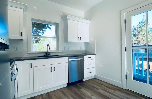 Modern 1 Bedroom ADU near Downtown Bend - utilities included! Gallery 4
