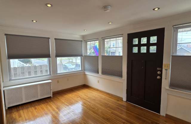 904 Bergh Street Gallery 3