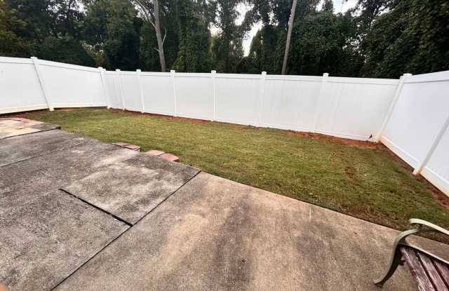 Upgraded 3BR/2.5BA | Fenced Yard, Sun Room, New SS Kitchen | Mountain Ridge, Cumming GA Gallery 3
