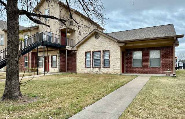 Spacious, Fully-Furnished 2/2 Condo Minutes from Campus - SPRING SEMESTER LEASE AVAILABLE! photos photos