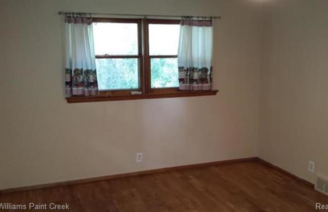 870 BARILANE Drive Gallery 2