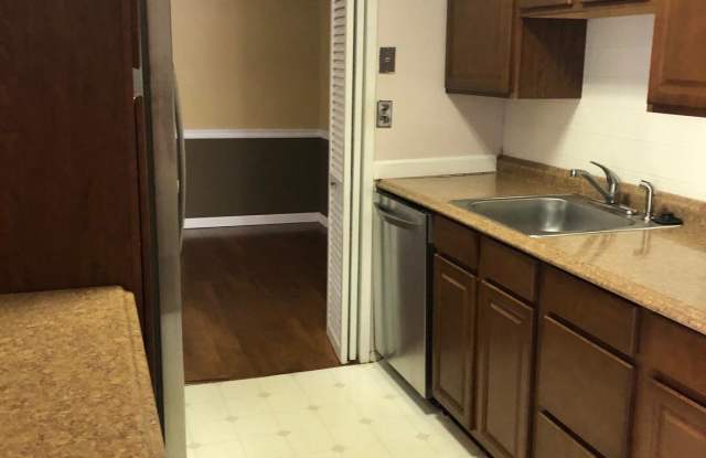 7543 SPRING LAKE DRIVE Gallery 2