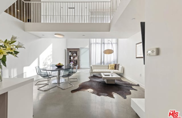 7917 Willoughby Ave - 7917 Willoughby Avenue, West Hollywood, CA 90046