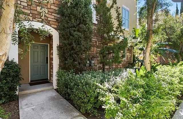 FOR RENT $3,600/month  2 Bed | 2.5 Bath | 1,167 sqft | Built 2000 | 2-Car Tandem Garage,North Park Square Area Gallery 4