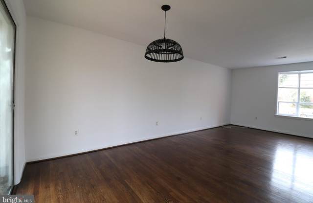 9230 SAINT ANDREWS PLACE Gallery 4