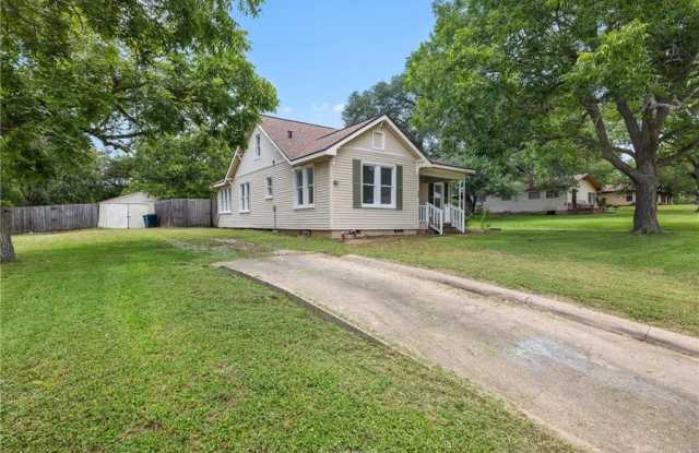 709 Burleson Gallery 3