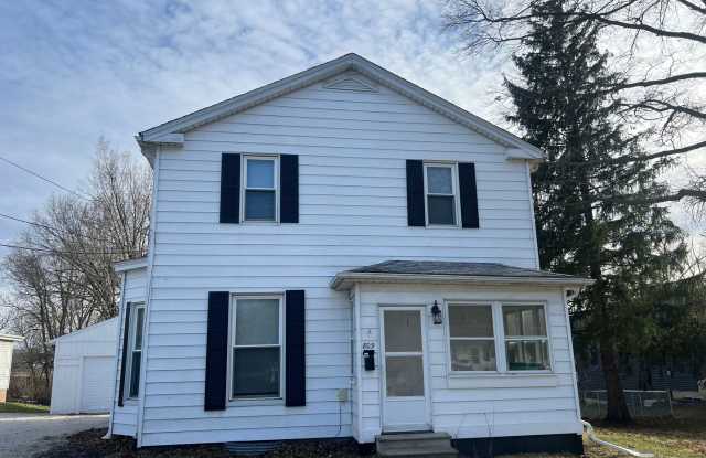 Newly Remodeled 4 Bed House Available Now! photos photos