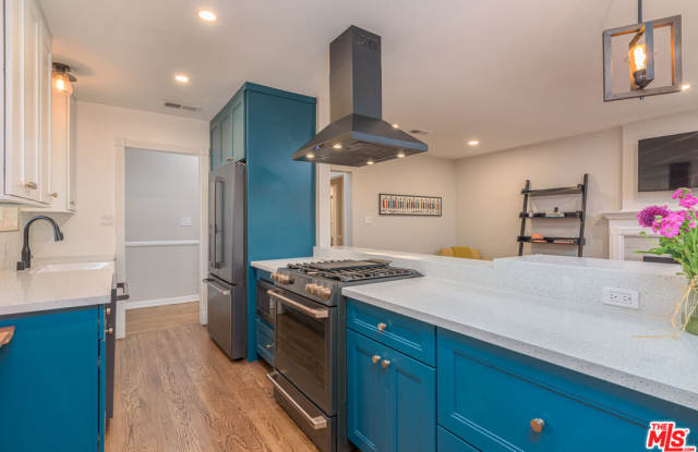 16604 Gilmore Street photos photos